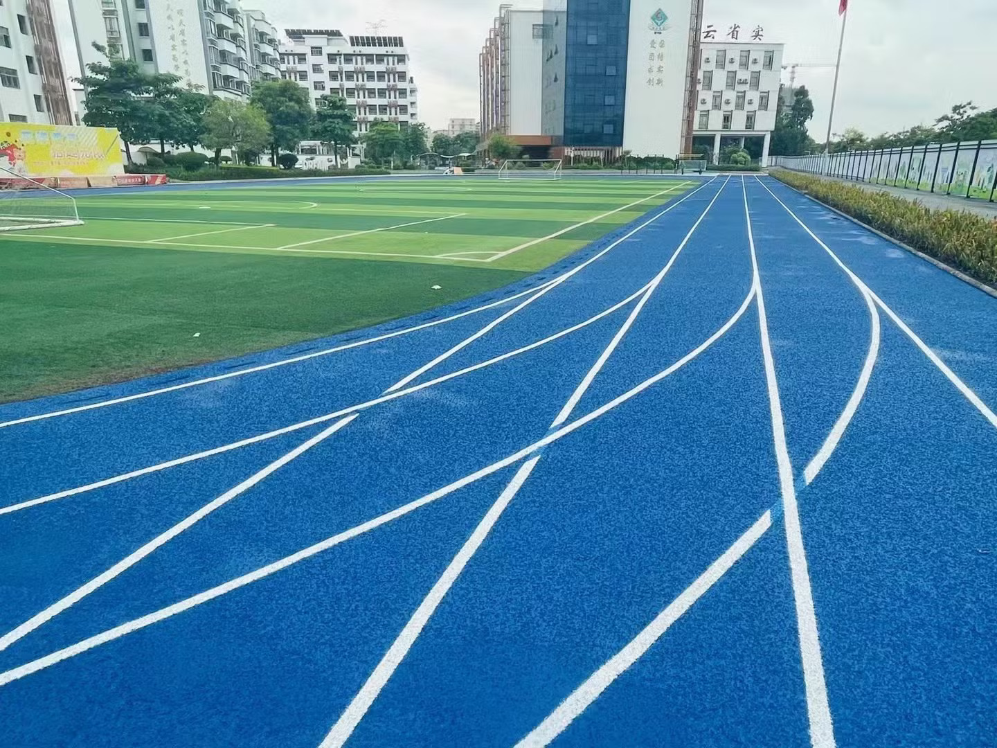 epdm sports flooring permeable rubber running track for school